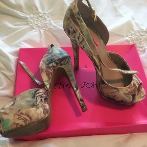 Betsey Johnson Heels Size 6.5
